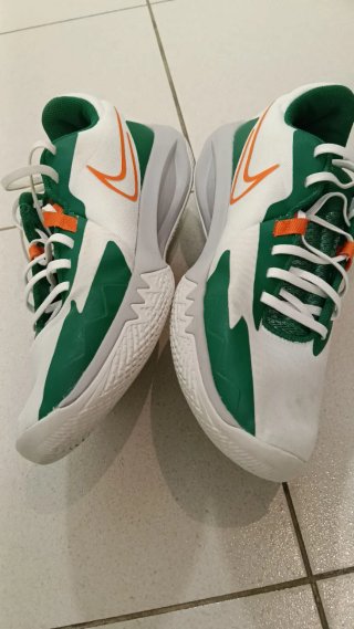 Zapatillas Baloncesto talla 44 Verdes y Blancas