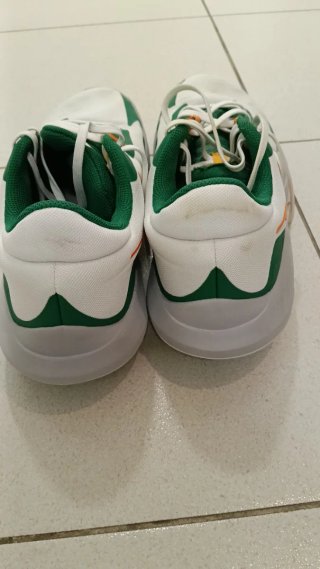 Zapatillas Baloncesto talla 44 Verdes y Blancas