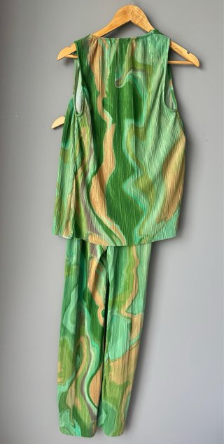 Conjunto Pull&Bear plisado verde