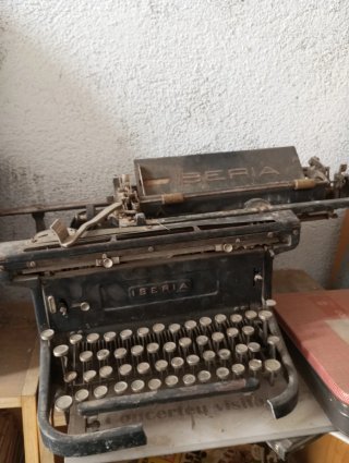 Máquina de escribir antigua Iberia