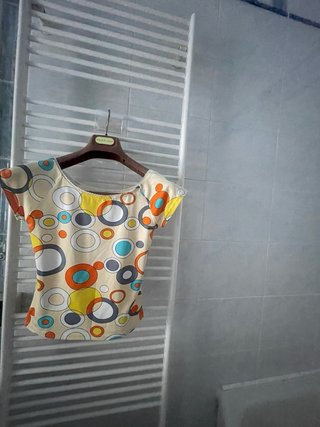 Maglietta a cerchi multicolore