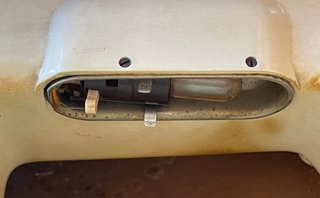 Máquina de coser Singer antigua con mueble