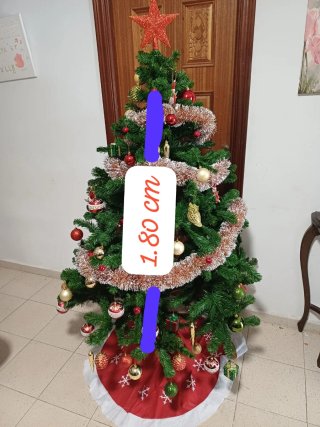 Árbol de Navidad verde con adornos
