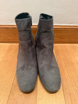 Botines tacón grises
