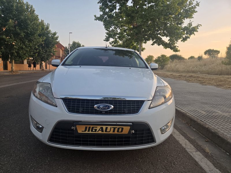 Ford Mondeo 2010 - foto 1