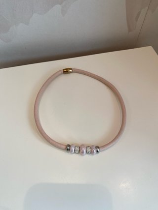 Gargantilla rosa con cuentas de fantasía