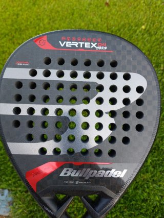 Pala Bullpadel Vertex 04 Hybrid
