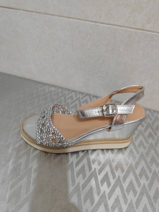 Sandalias cuña plateadas