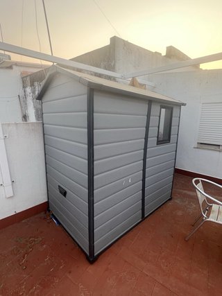 Caseta de resina gris