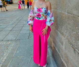 Conjunto Top Flores y Pantalón Rosa queda perfecto