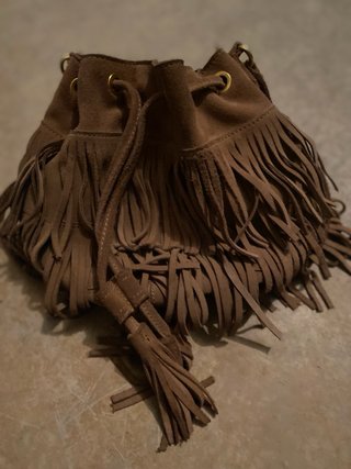 Bolso de ante con flecos