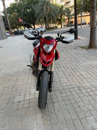 Ducati Hypermotard 1100 S Roja