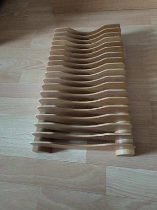 ORGANIZADOR DE PLATOS DE MADERA