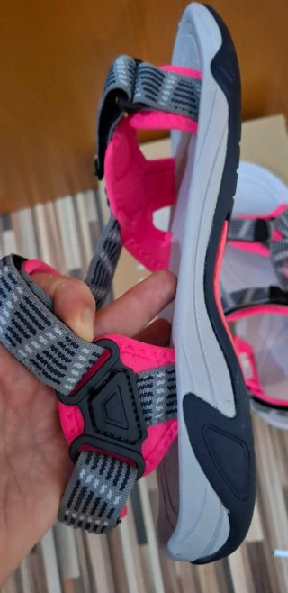 Sandalias de trekking de mujer.