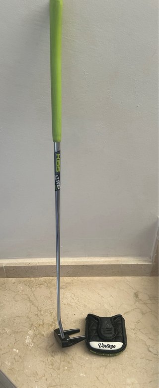 Putter de golf KING negro con funda para la cabeza