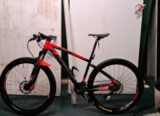 Bicicleta MTB Roja y Negra