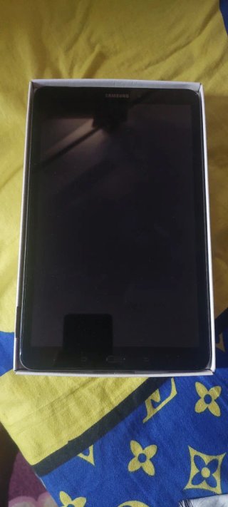 Samsung SM-T585 Tablet Grigio Scuro