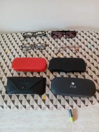 4 Monturas Gafas y 4 Estuches (Sin Cristales)