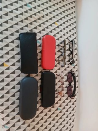 4 Monturas Gafas y 4 Estuches (Sin Cristales)