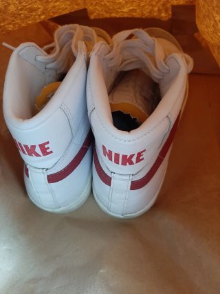 Nike Blazer Mid 77 Talla 43/44 Roja