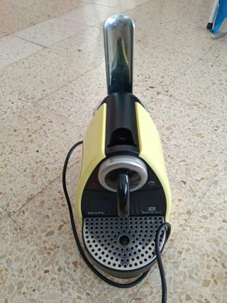 Cafetera Nespresso Krups Amarilla