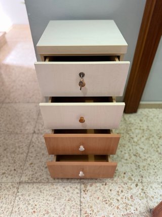 Cajonera de madera con cerradura