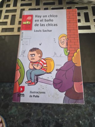 Hay Un Chico En El Baño de Las Chicas