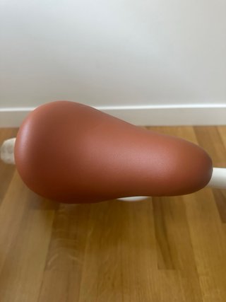 Bici de equilibrio Play and Store blanca con caja