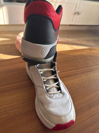Zapatillas Jordan Blancas y Rojas