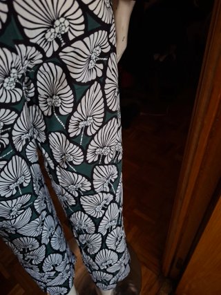 Pantalón Bimba y Lola estampado hojas