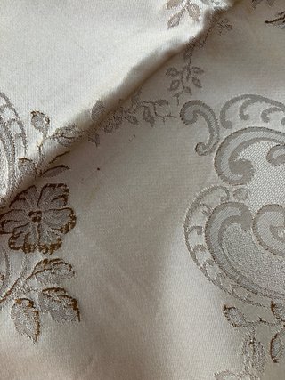 Copriletto matrimoniale beige in raso