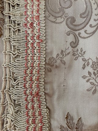 Copriletto matrimoniale beige in raso