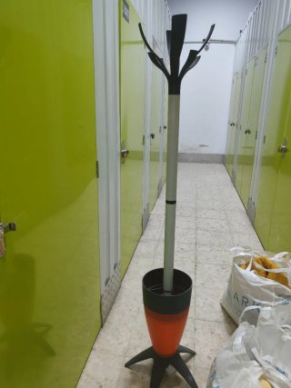 Perchero Paraguero Moderno Negro Naranja