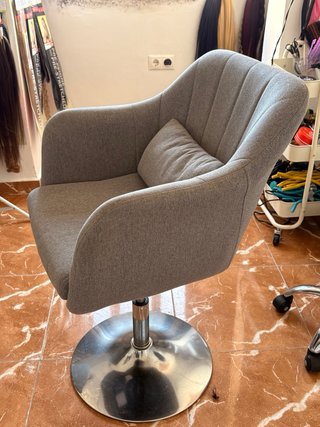 Butaca giratoria gris ajustable
