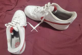 Zapatillas Nike Blancas y Rojas