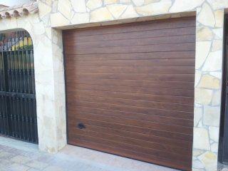 Puerta de garaje seccional automática