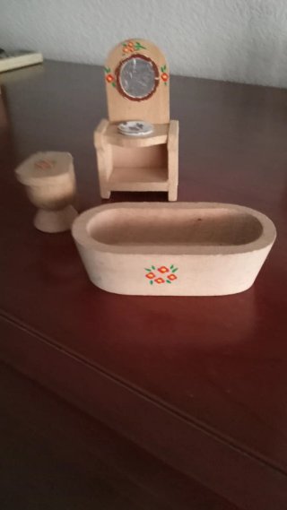 Muebles de madera casa de muñecas