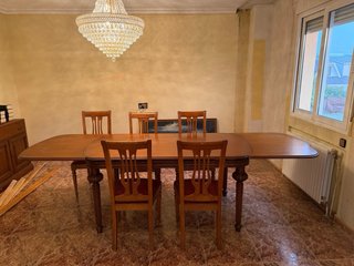 Mesa de comedor de madera