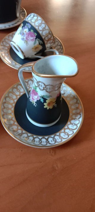 Set caffè porcellana decorato fiori.