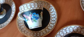Set caffè porcellana decorato fiori.