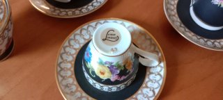 Set caffè porcellana decorato fiori.