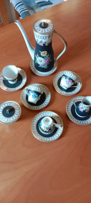 Set caffè porcellana decorato fiori.