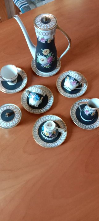 Set caffè porcellana decorato fiori.