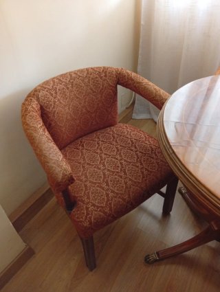 Conjunto mesa y 4 sillones antiguos