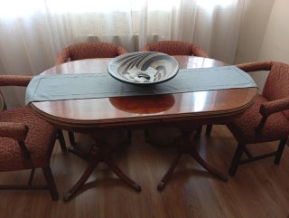 Conjunto mesa y 4 sillones antiguos