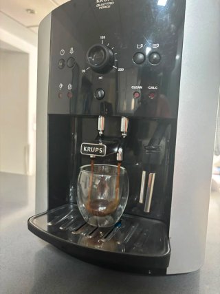 Cafetera Krups Quattro Force EA81