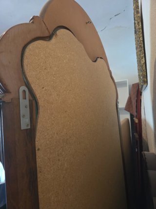 Espejo y mueble de madera