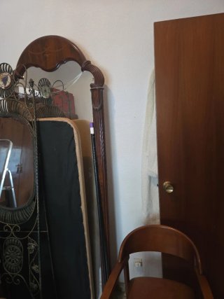 Espejo y mueble de madera