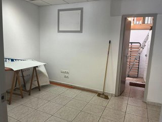 Local comercial en alquiler en El Camp de l'Arpa del Clot en Barcelona