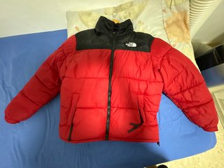 Chaqueta The North Face Negra y Roja